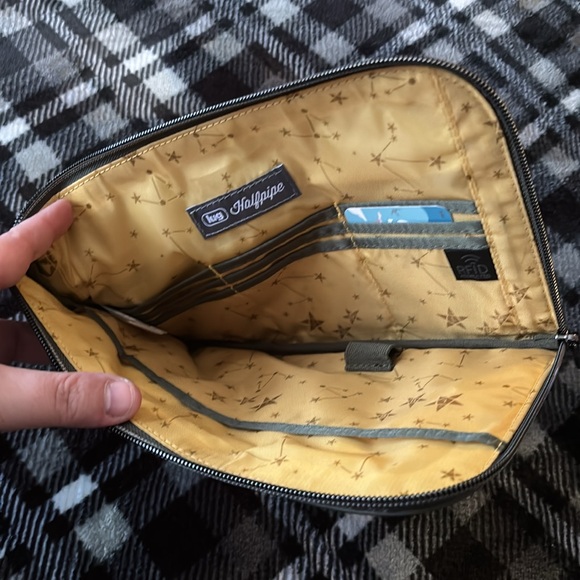 LUG Halfpipe Zip RFID Wristlet Wallet - Picture 5 of 10